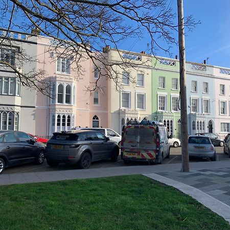 Grand 2 Bed Georgian Apartment At Florence House With King Bed, In The Heart Of Herne Bay & 300M From Beach Luaran gambar