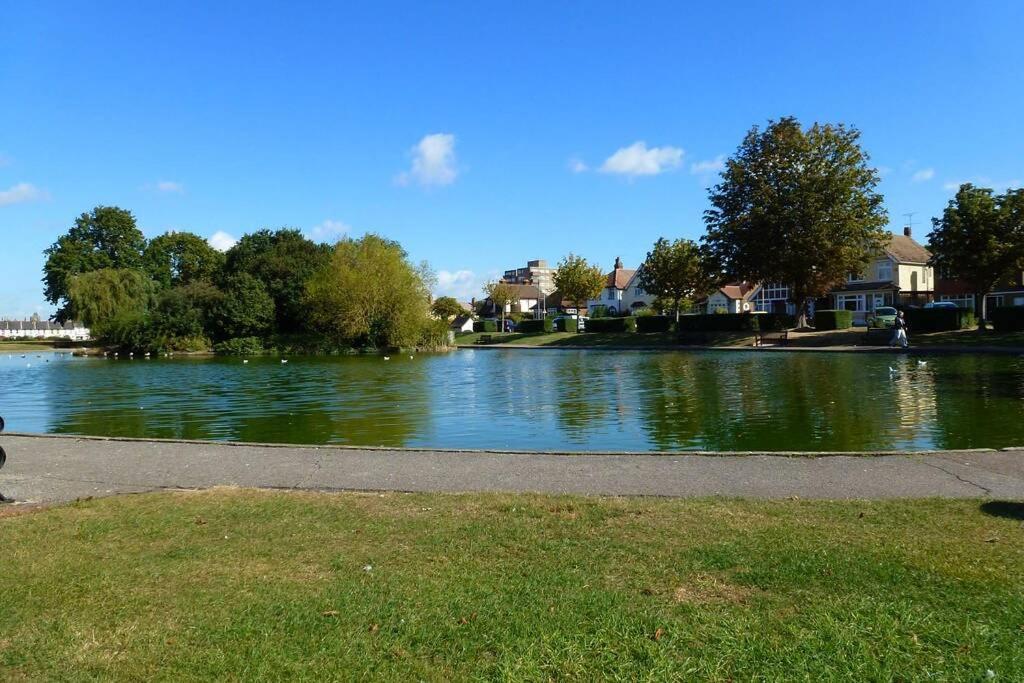 Grand 2 Bed Georgian Apartment At Florence House With King Bed, In The Heart Of Herne Bay & 300M From Beach Luaran gambar