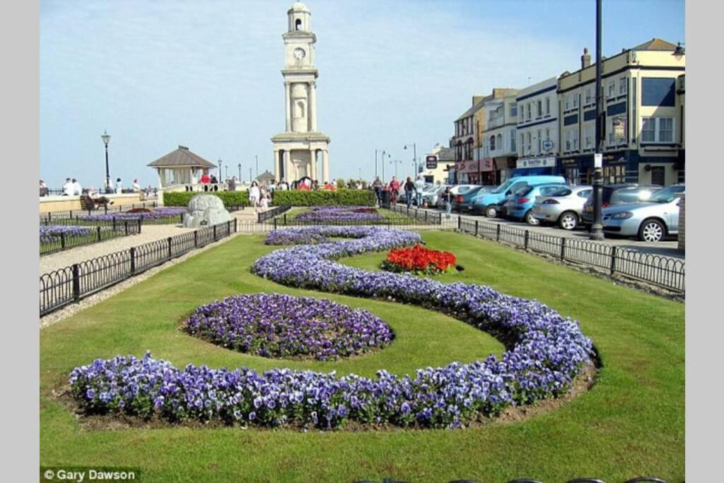 Grand 2 Bed Georgian Apartment At Florence House With King Bed, In The Heart Of Herne Bay & 300M From Beach Luaran gambar