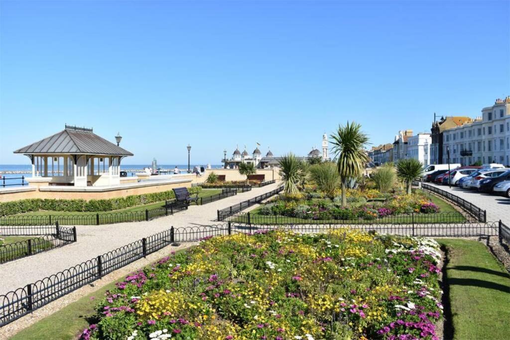 Grand 2 Bed Georgian Apartment At Florence House With King Bed, In The Heart Of Herne Bay & 300M From Beach Luaran gambar