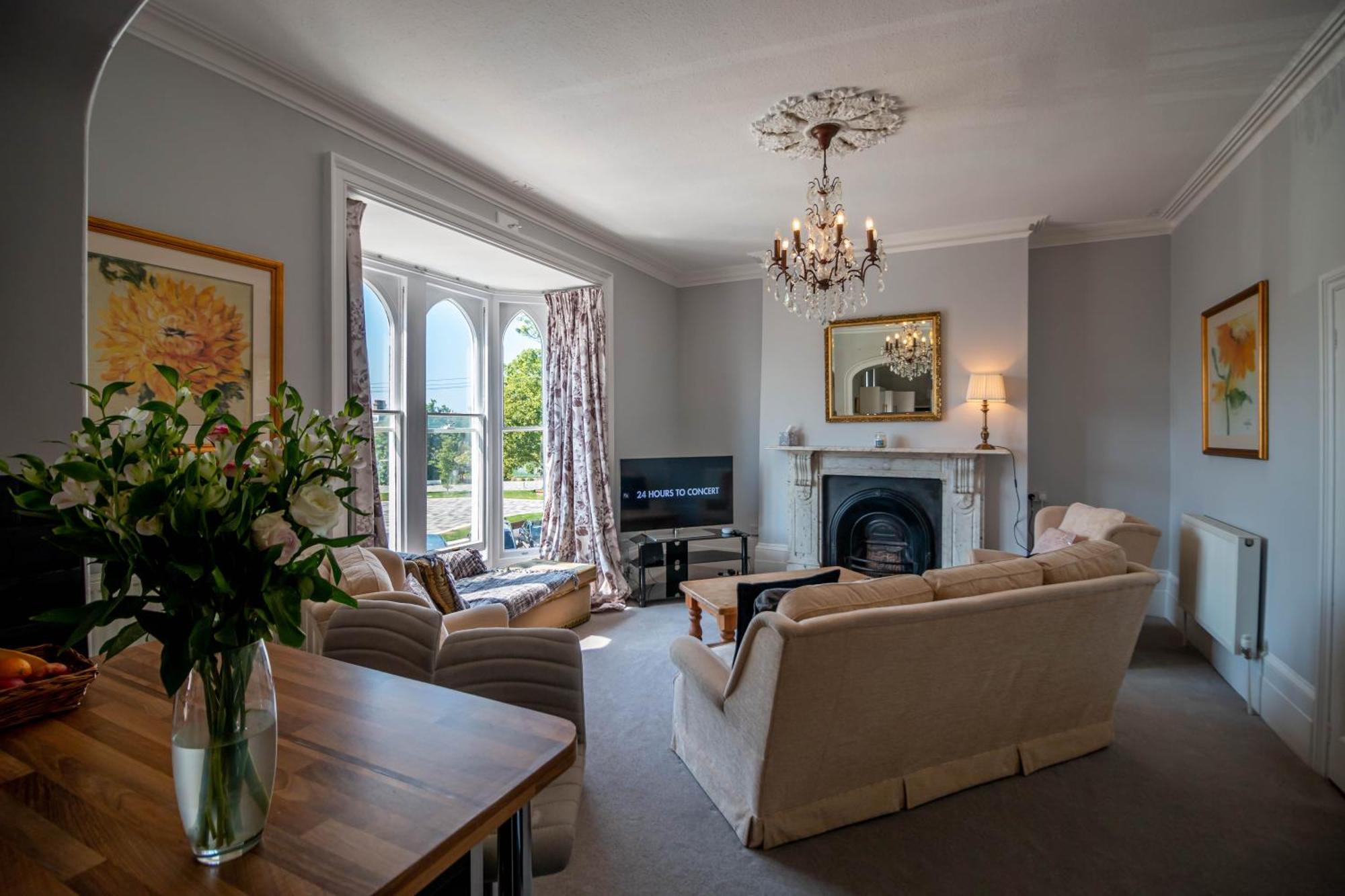 Grand 2 Bed Georgian Apartment At Florence House With King Bed, In The Heart Of Herne Bay & 300M From Beach Luaran gambar
